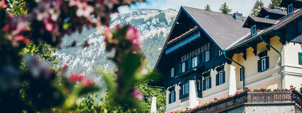 Aussenansicht des Hotel Knappenhof im Sommer