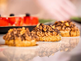 Patisserie, Hotel & Restaurant Knappenhof Drei Patisserie Stücke in Nahaufnahme im Hotel & Restaurant Knappenhof